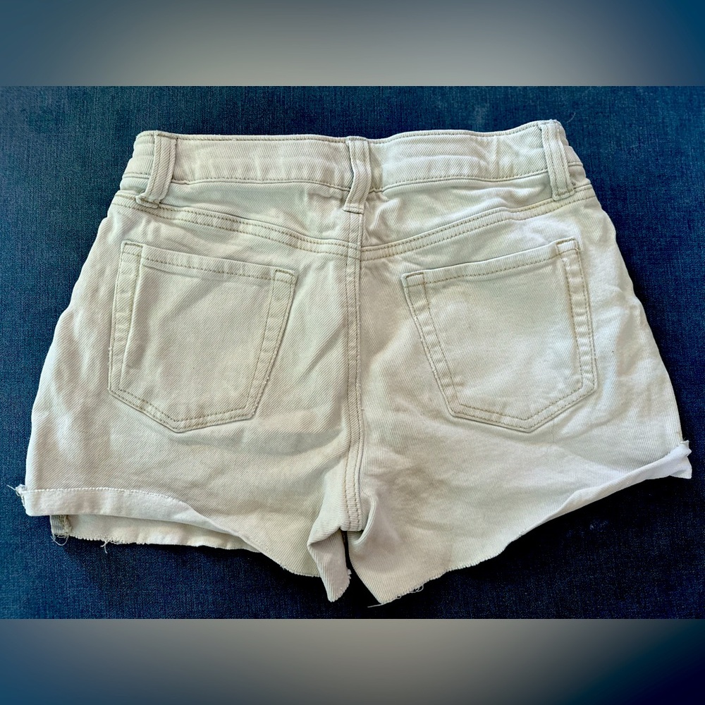 Size 10-12 Girl’s Light Wash Jean Shorts